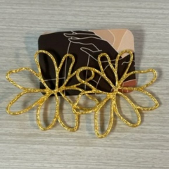 Super Anthropologie Daisy Floral Earrings - Picture 1 of 4